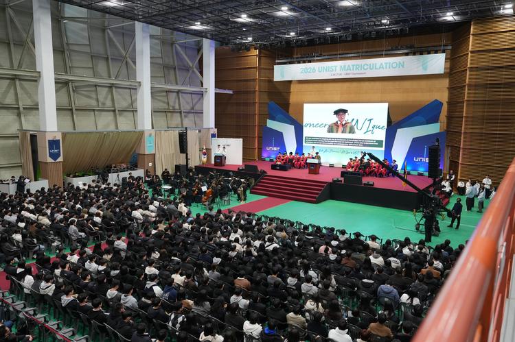 [2026 입학식] “세상에 없던 질문 설계하라” UNIST 신입생 491명 맞아